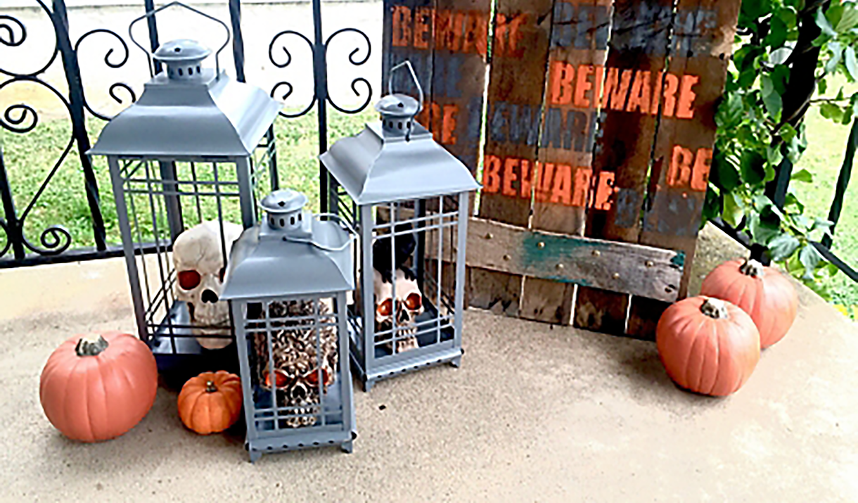 Halloween porch decorations