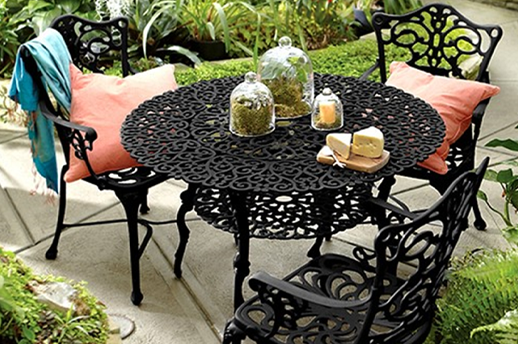 garden table and chairs